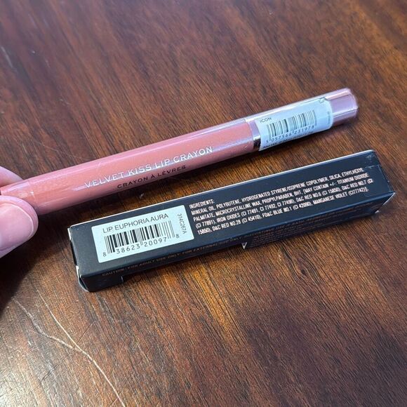 Revolution Retro Luxe Matte Lip Kit Liquid Lipstick & Pencil + 2 Extra - Picture 2 of 6